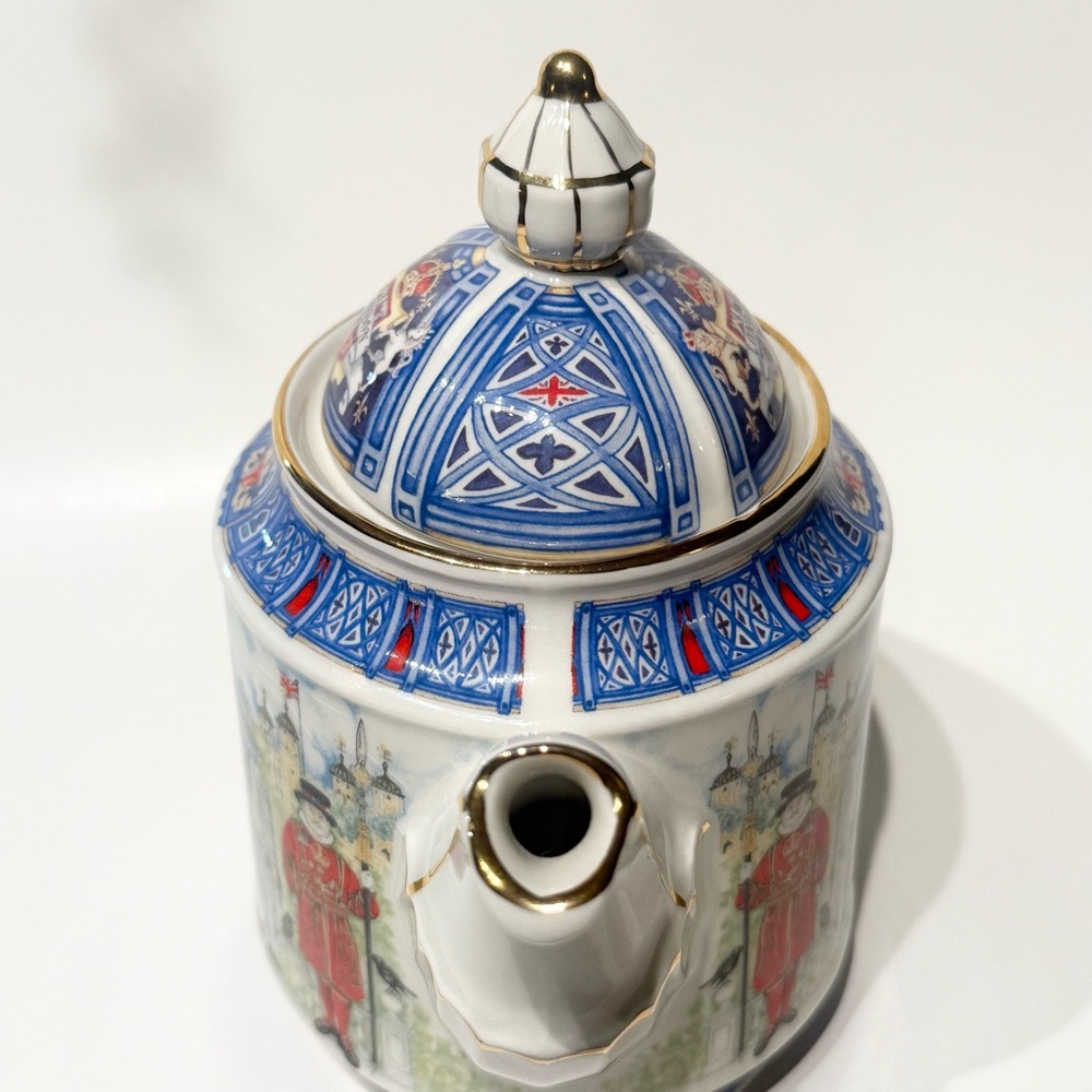 SADLER LONDON HERITAGE COLLECTION THAMESIDE CERAMIC TEAPOT - Picture 4 of 13